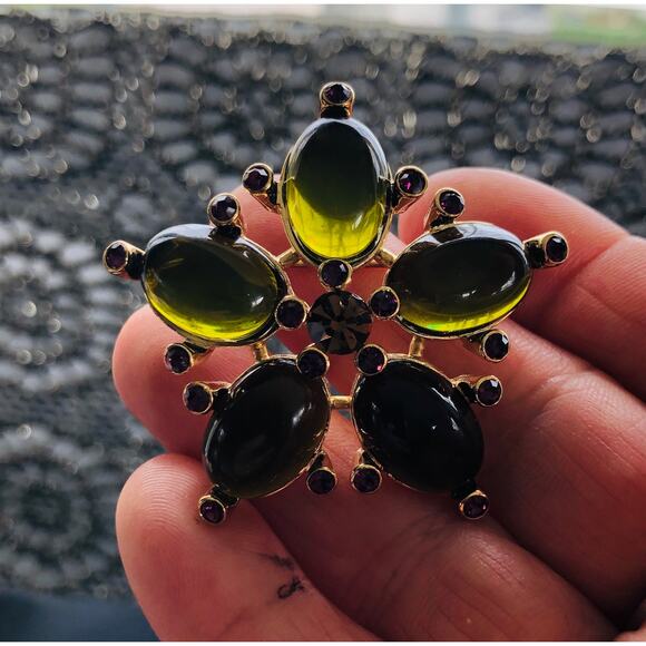 Vintage Brooch Gold Tone Green Stone Flower - Picture 4 of 5